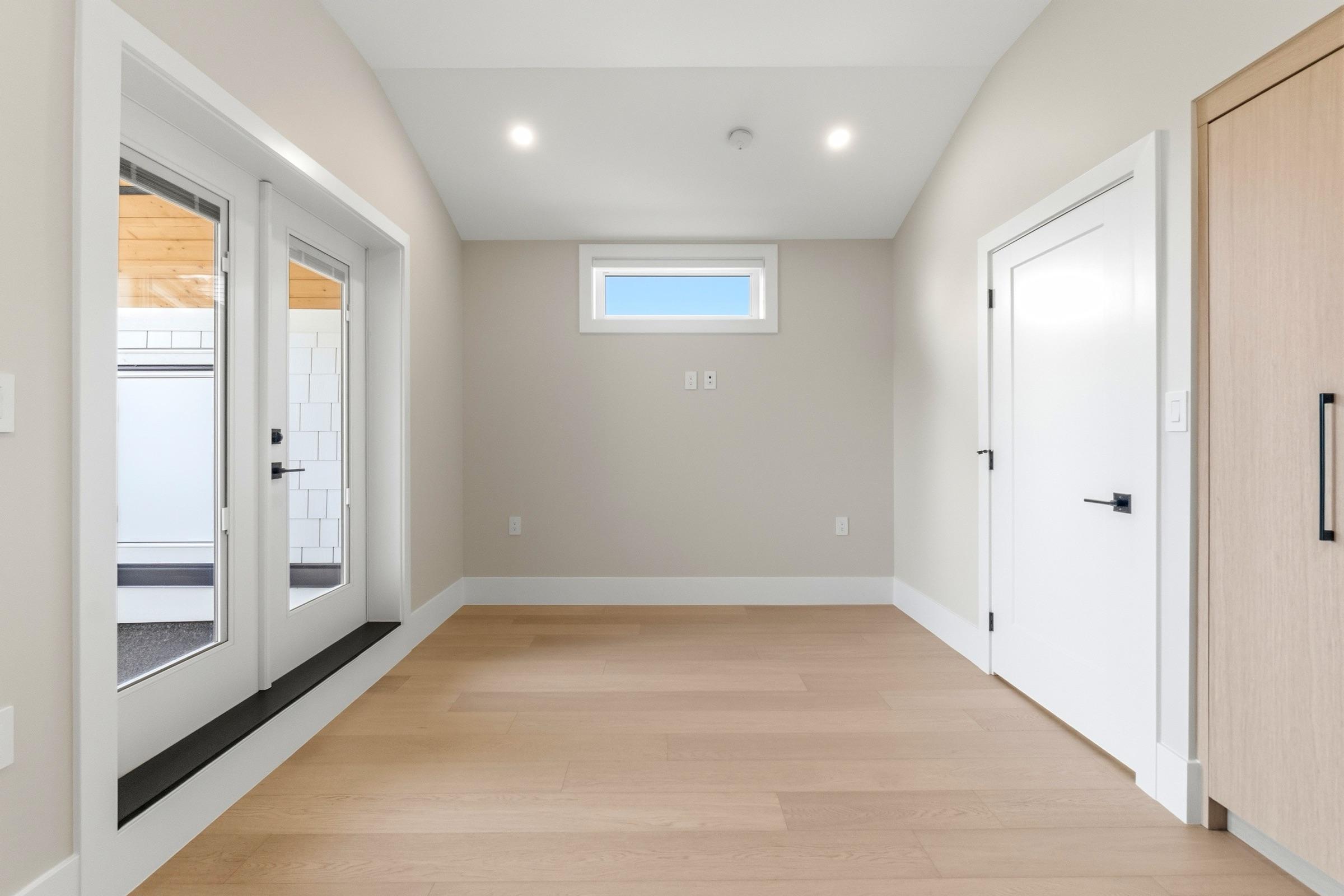 1826 East 2nd Avenue — frame 10
