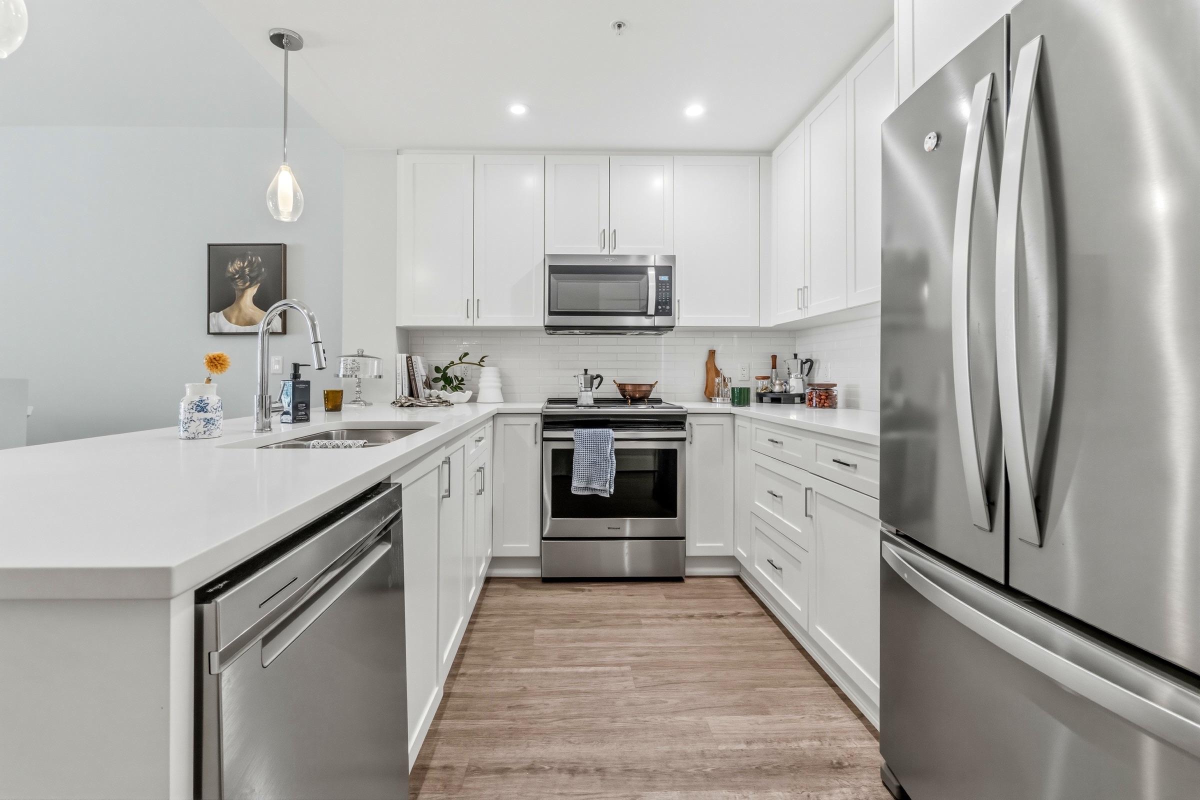 2180 Kelly Avenue — frame 6