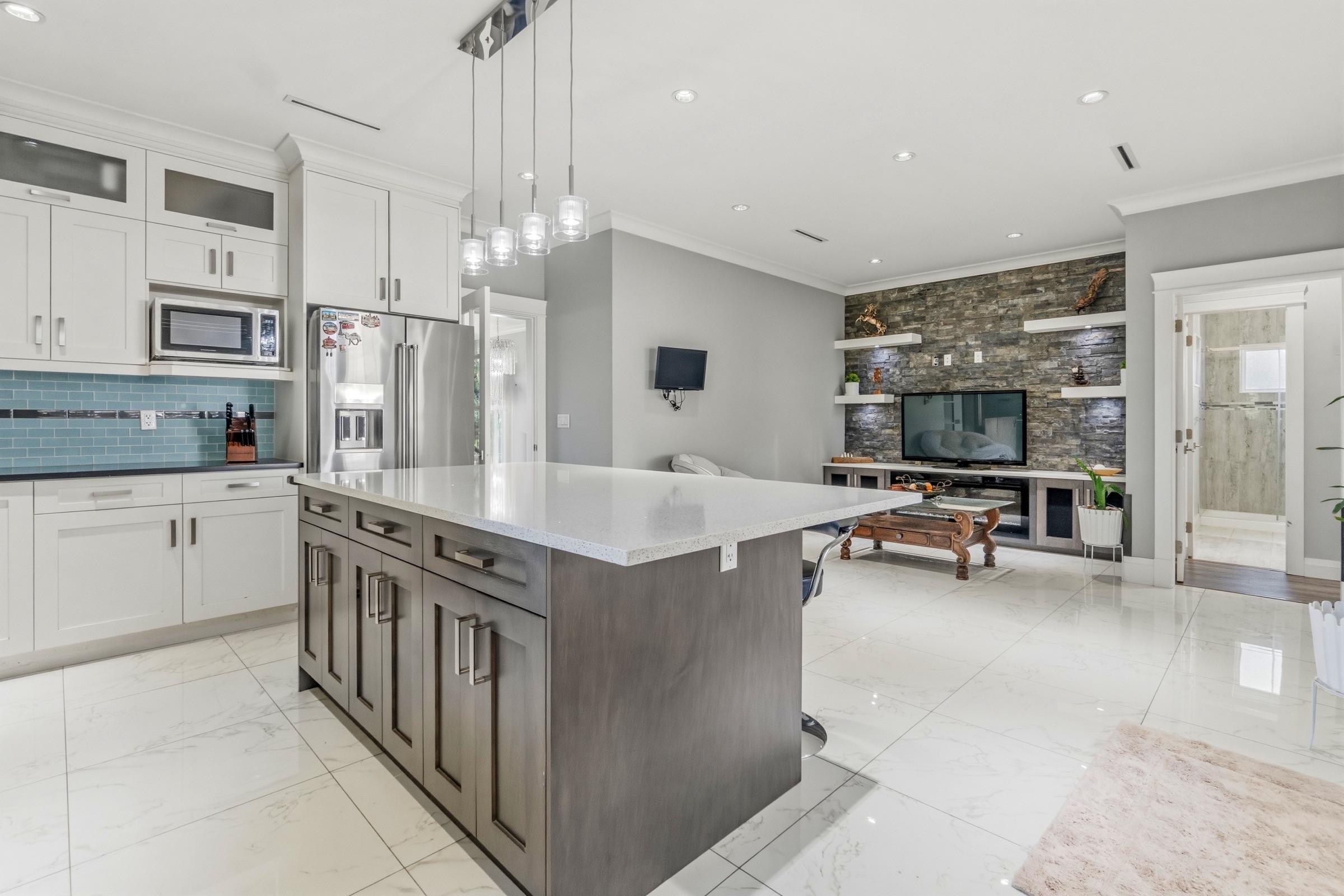 331 East 8th Avenue — frame 8