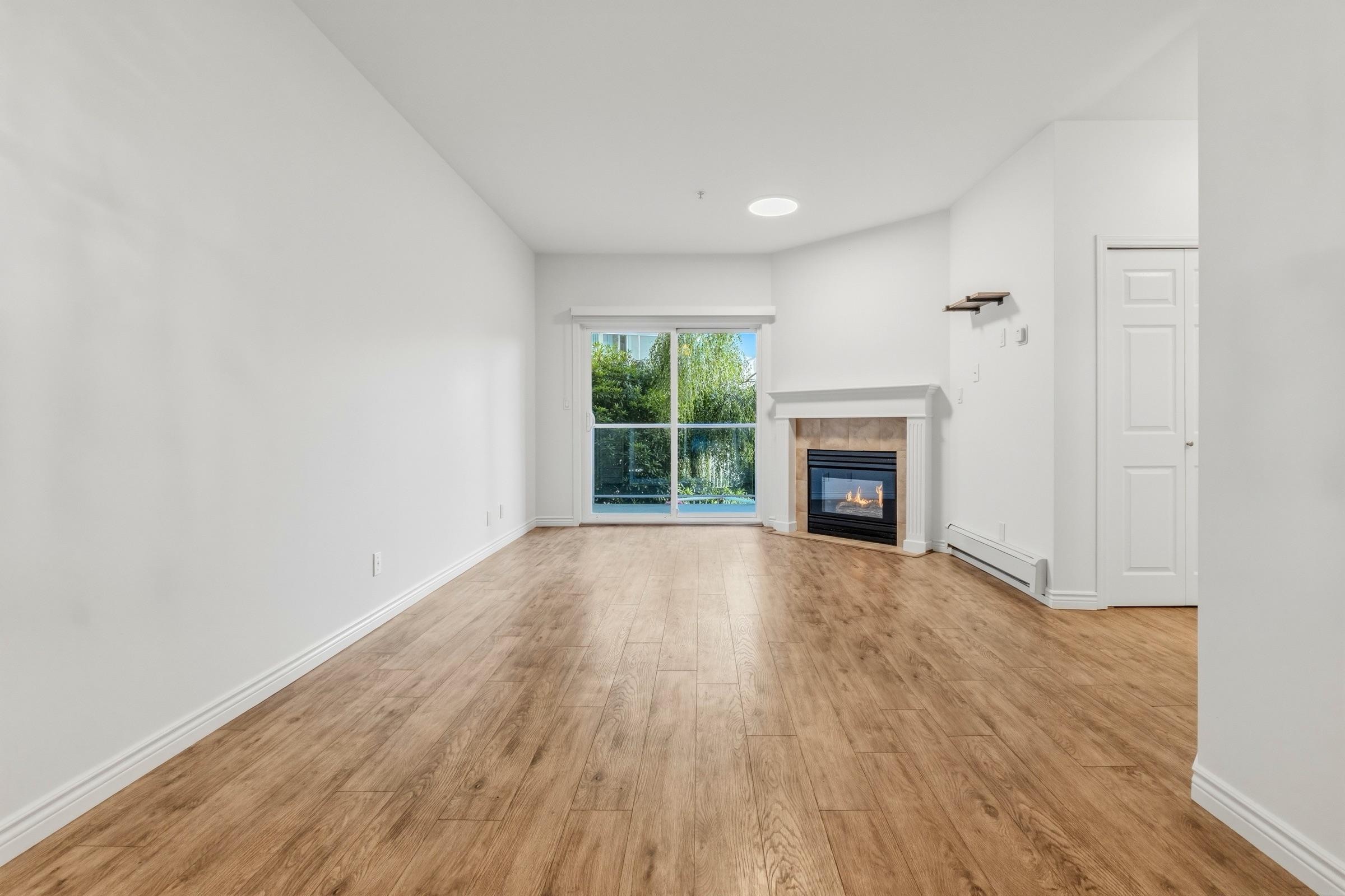 8142 120A Street — frame 10