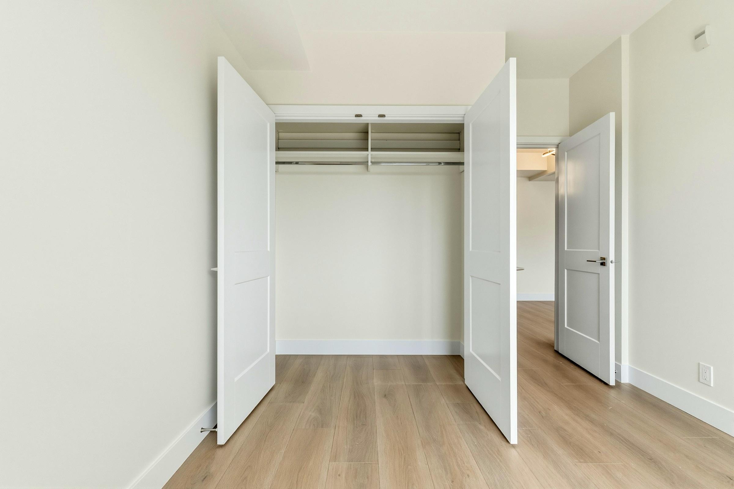 2233 156 Street — frame 7