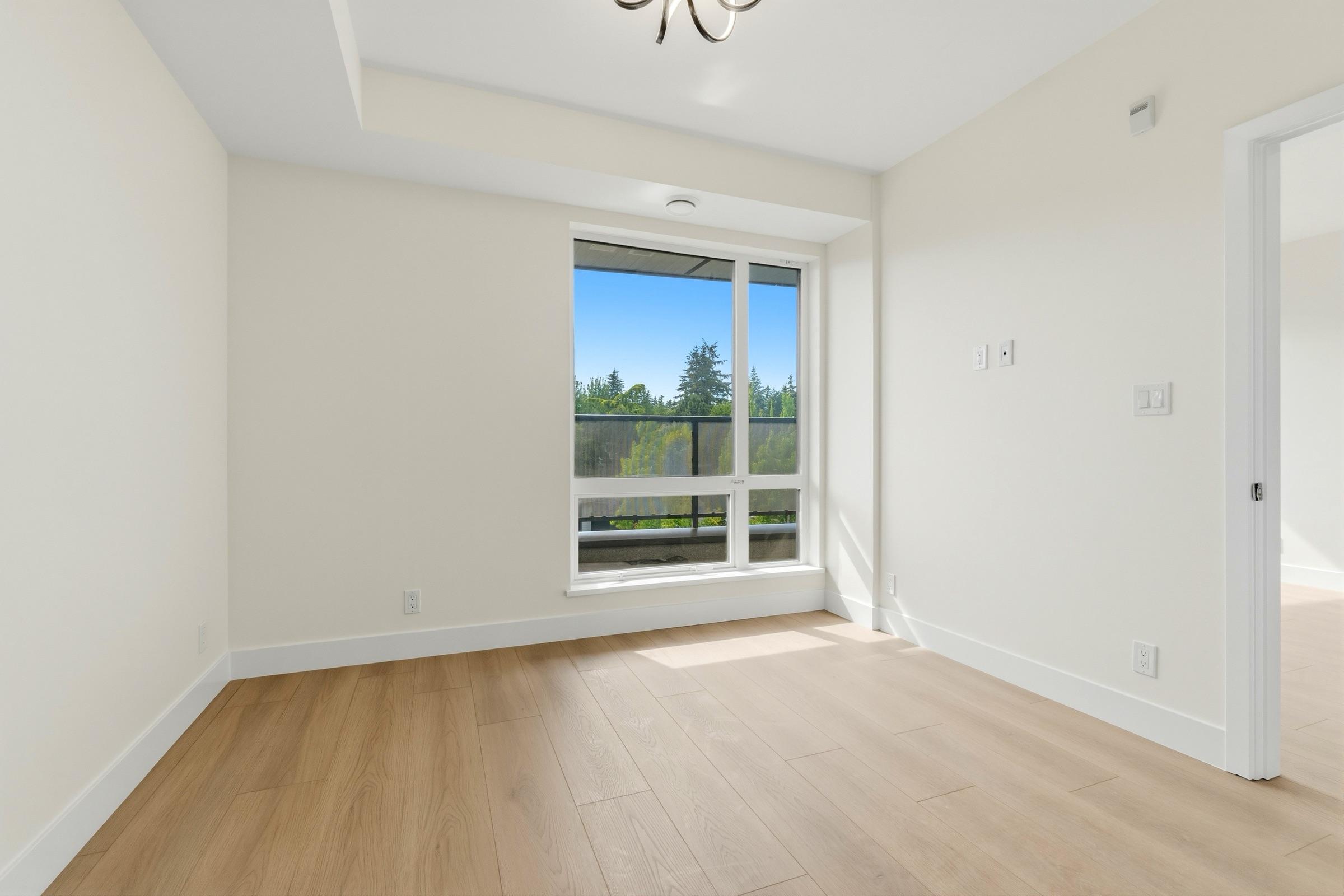 2233 156 Street — frame 13