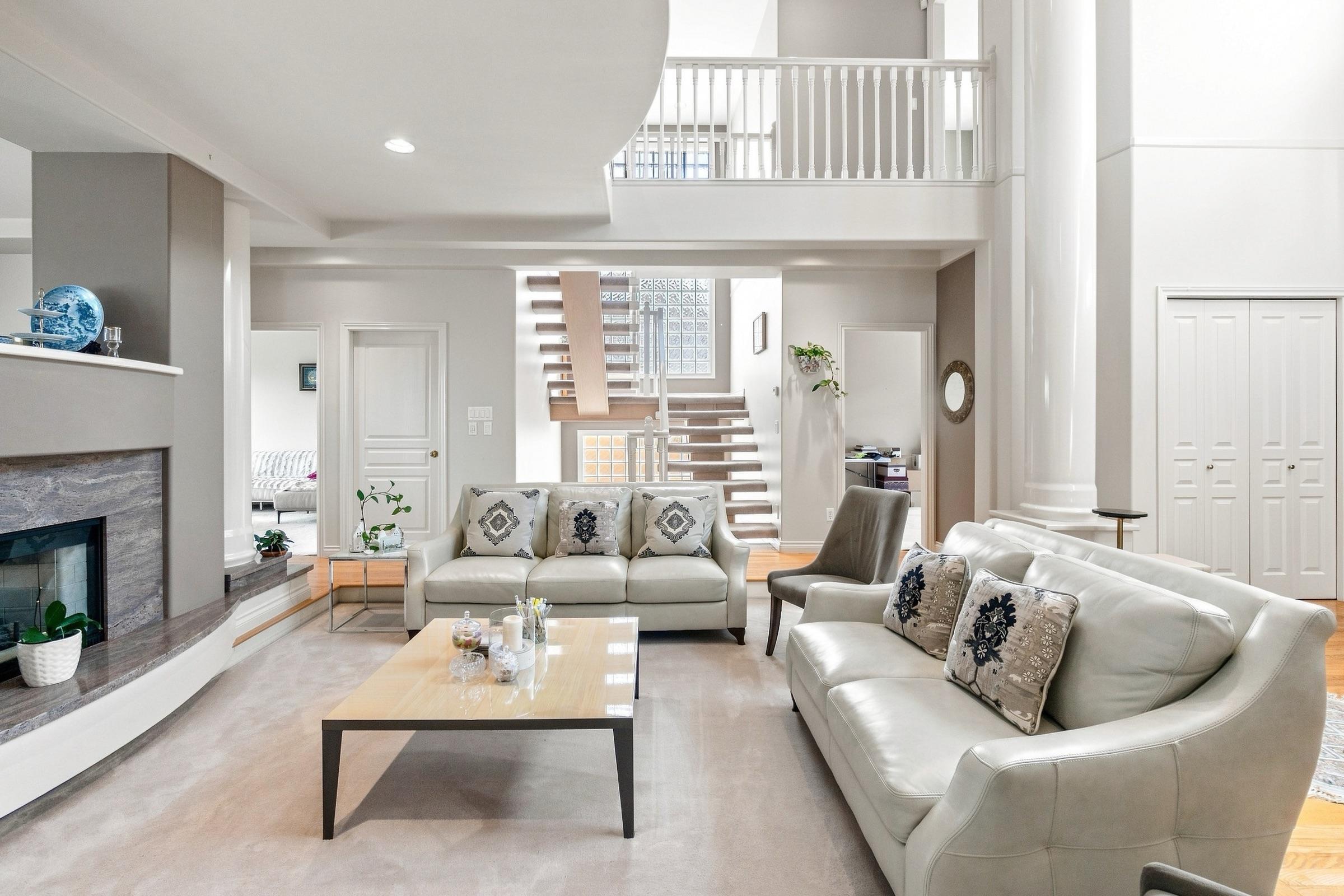 4229 Hazelwood Crescent