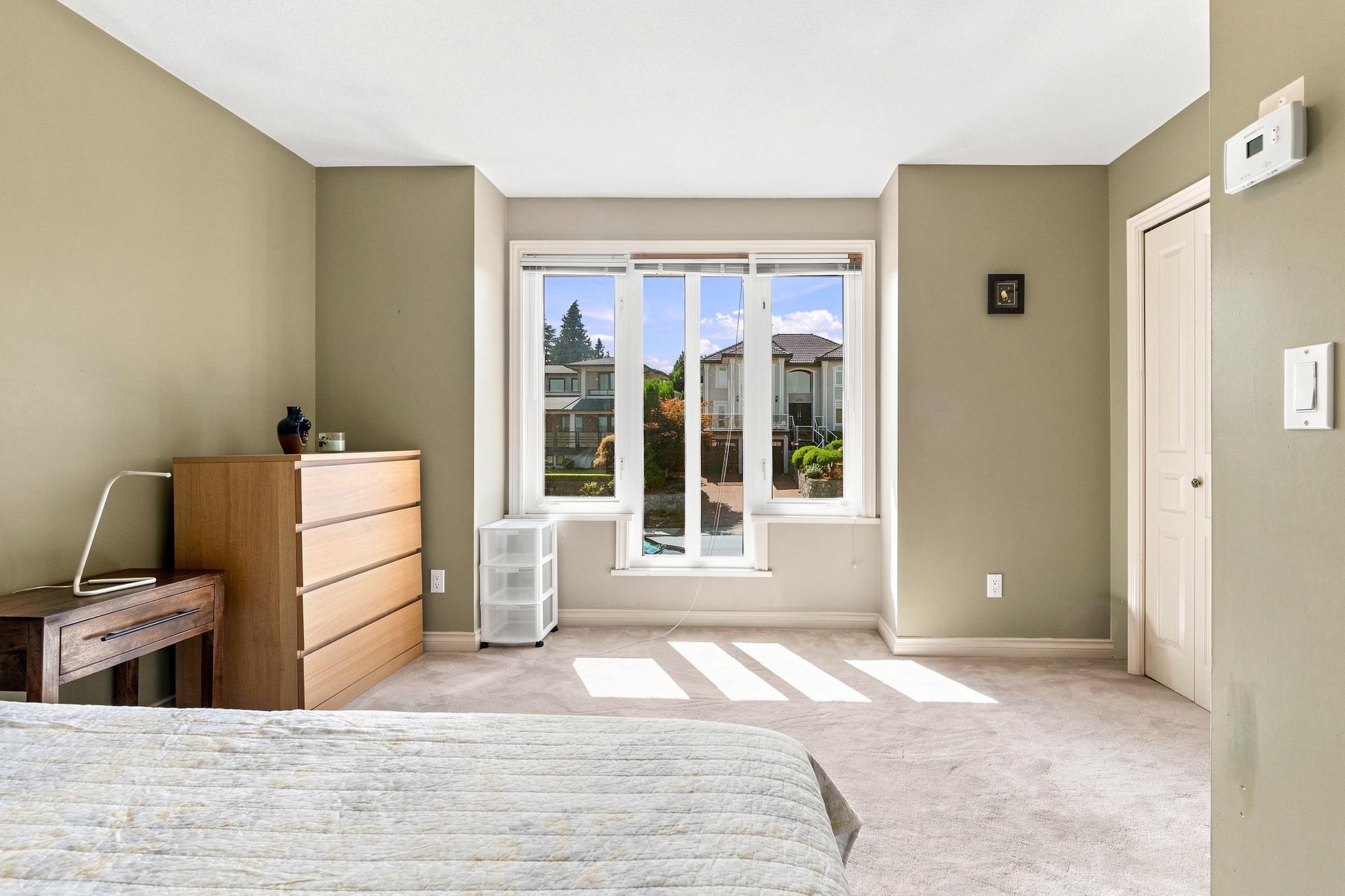 4229 Hazelwood Crescent — frame 5