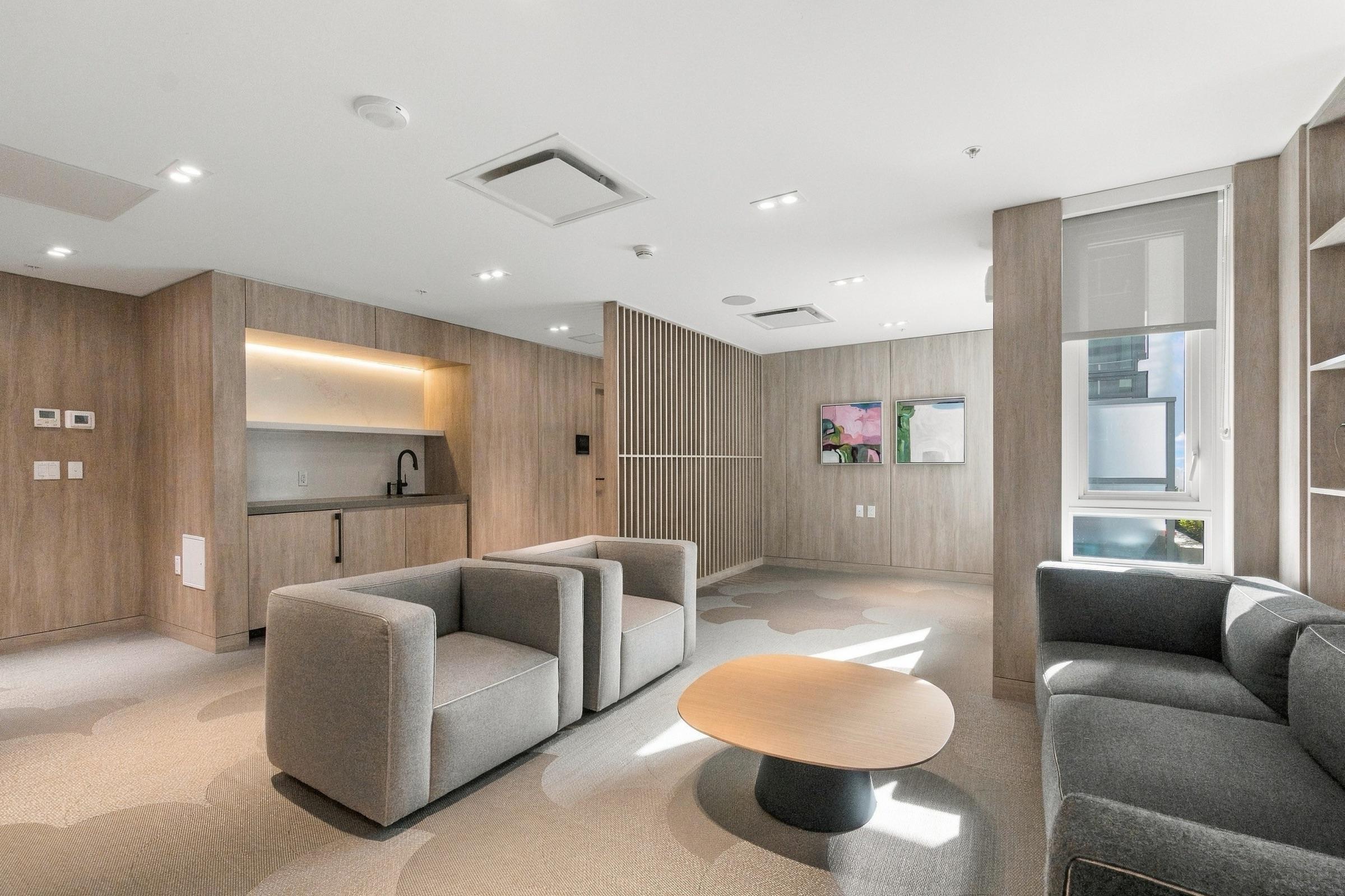 527 – 6300 Minoru Boulevard — frame 7